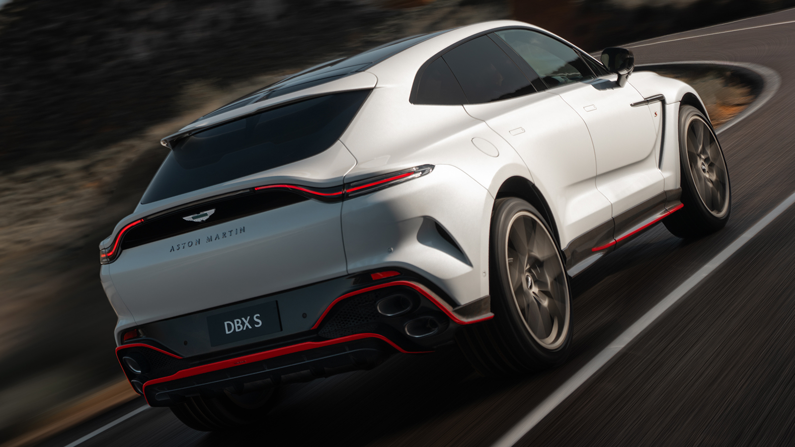 Η νέα Aston Martin DBX S έφτασε με 727 ίππους